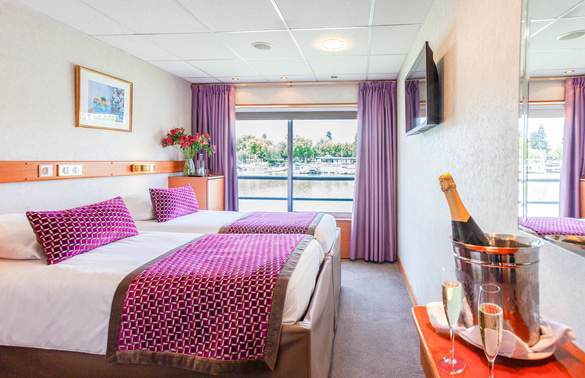 CroisiEurope MS La Belle de Cadix Upper Deck 2 Adjustable Twin Beds Cat A ©Alberto Dastis.jpg